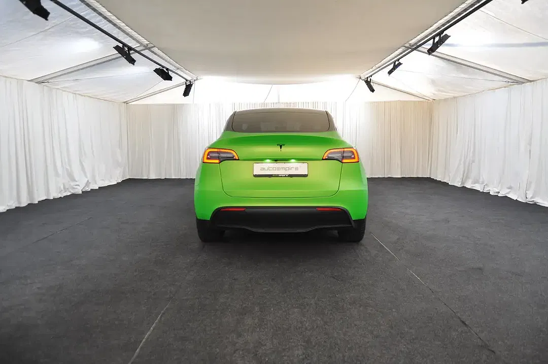 Tesla Model Y - Thumbnail 6