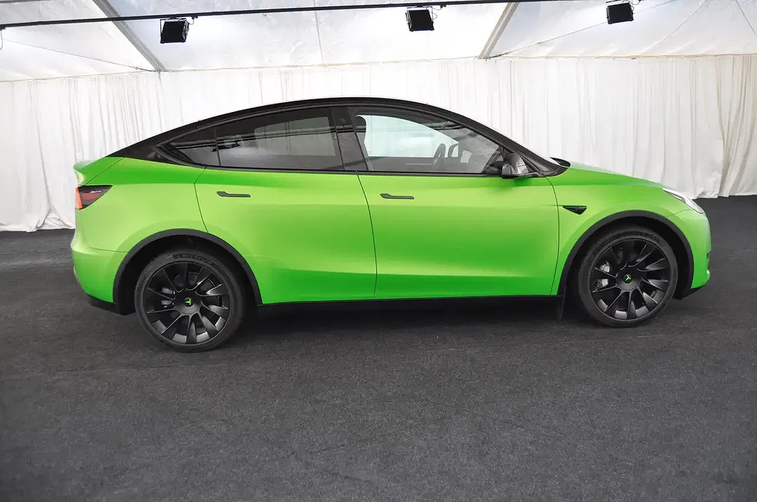 Tesla Model Y - Thumbnail 7