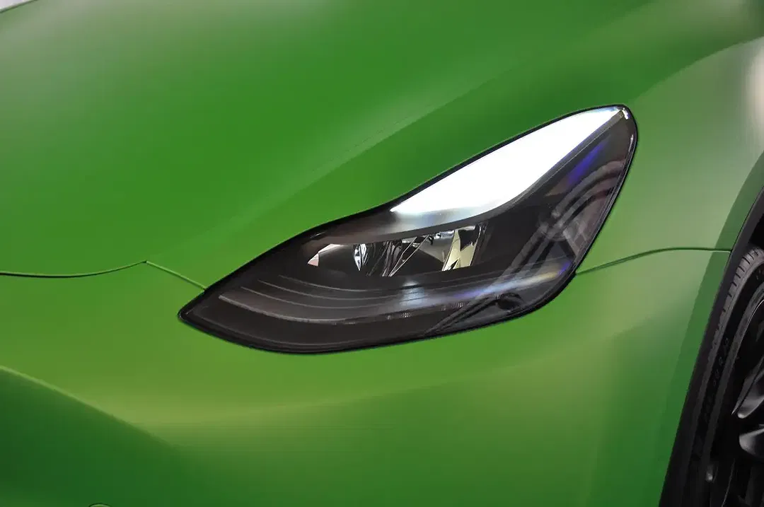 Tesla Model Y - Thumbnail 8