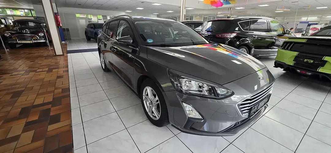 Ford Focus - Thumbnail 2