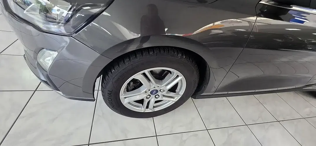 Ford Focus - Thumbnail 5