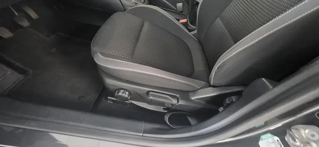 Ford Focus - Thumbnail 7