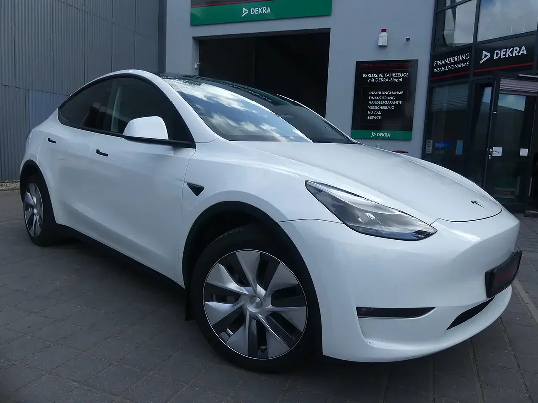 Tesla Model Y - Afbeelding 1