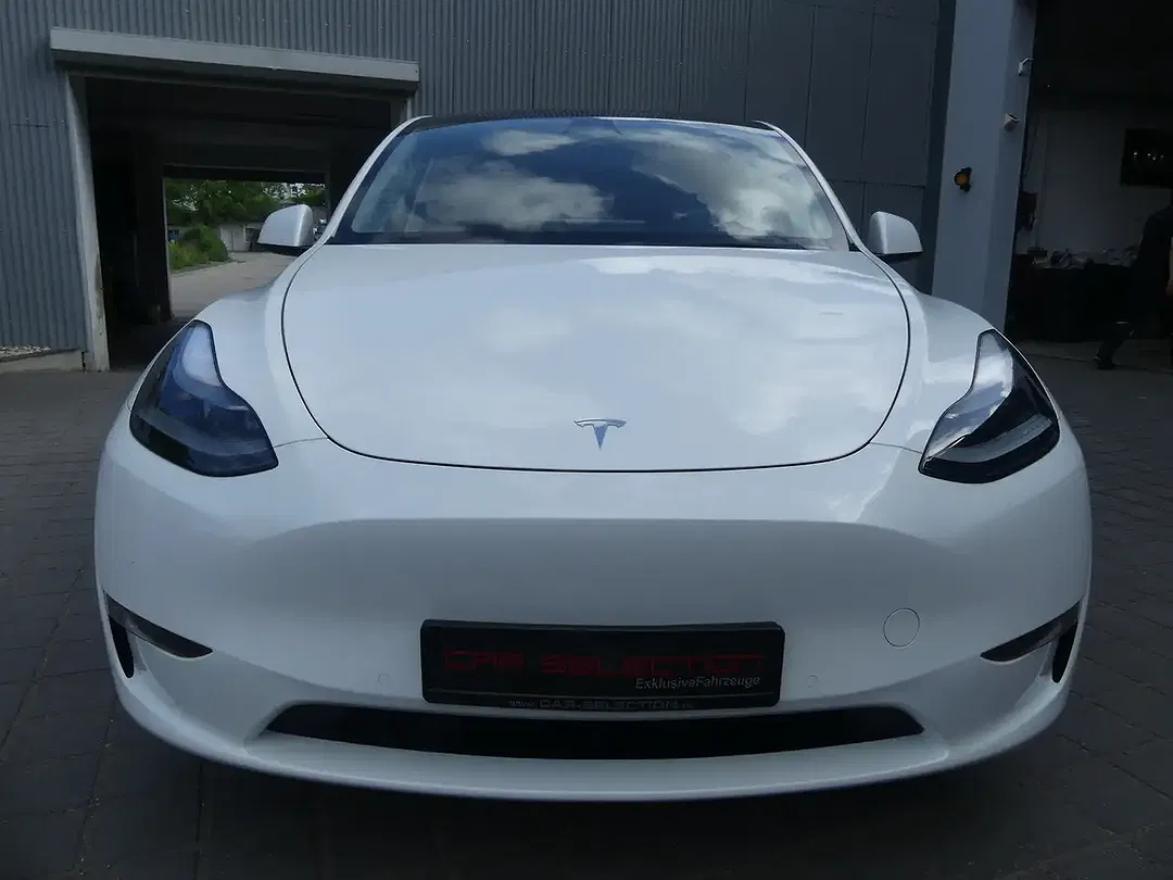 Tesla Model Y - Thumbnail 13