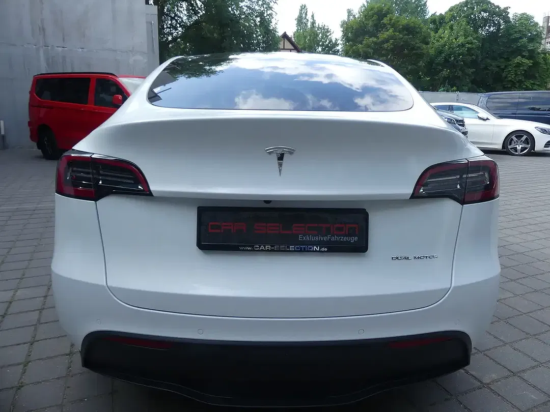Tesla Model Y - Thumbnail 15