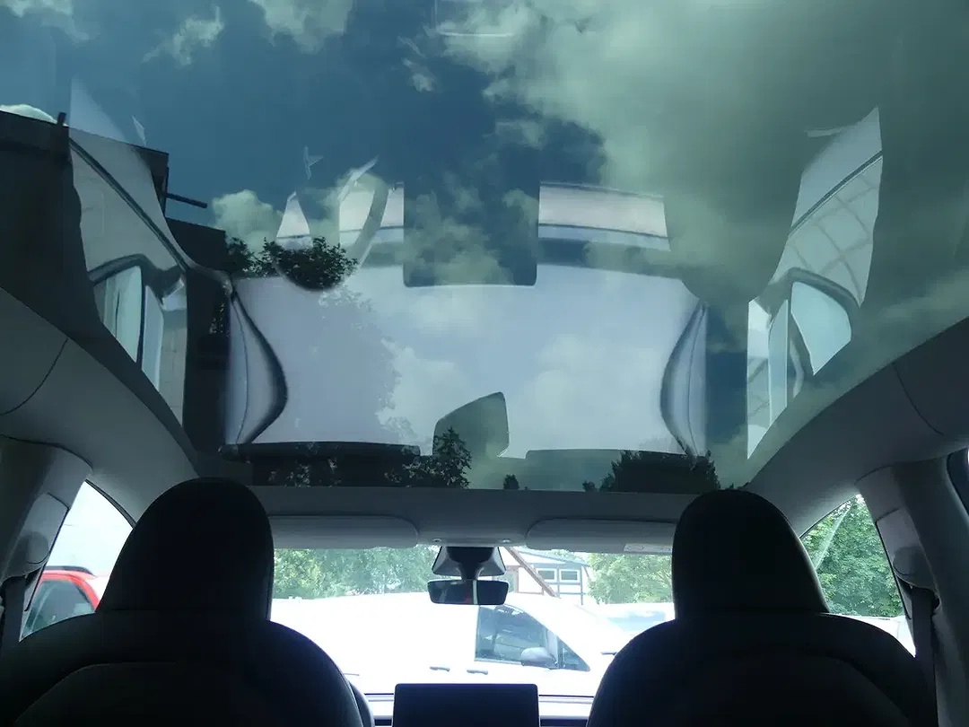 Tesla Model Y - Thumbnail 7