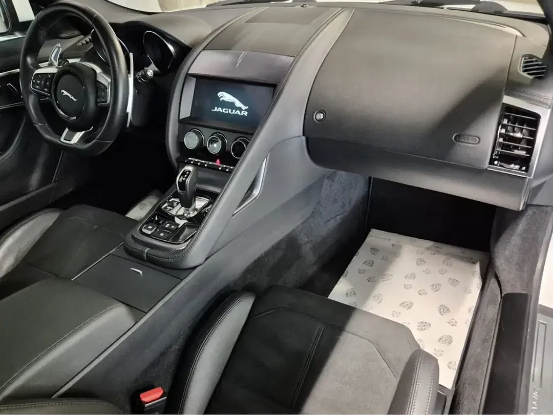 Jaguar F-Type - Thumbnail 6