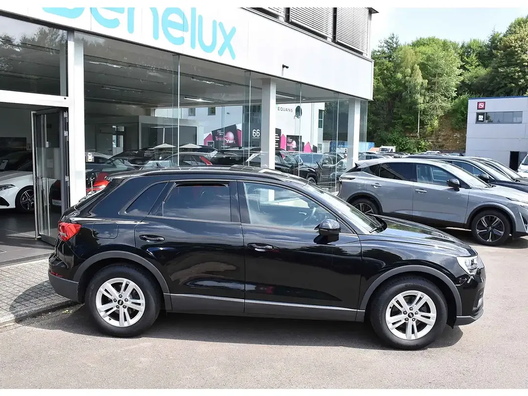 Audi Q3 - Thumbnail 3