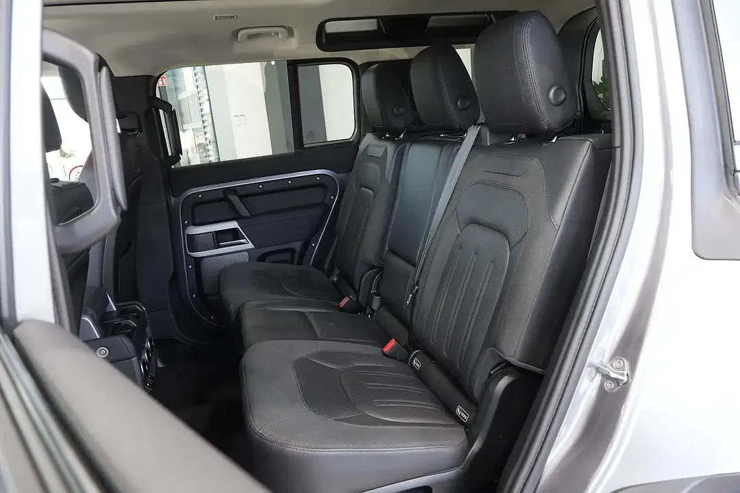Land Rover Defender - Thumbnail 12
