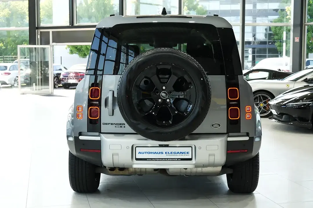 Land Rover Defender - Thumbnail 5