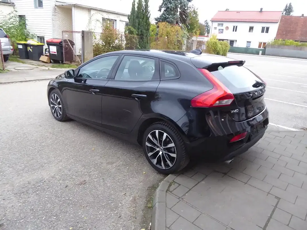 Volvo V40 - Thumbnail 3