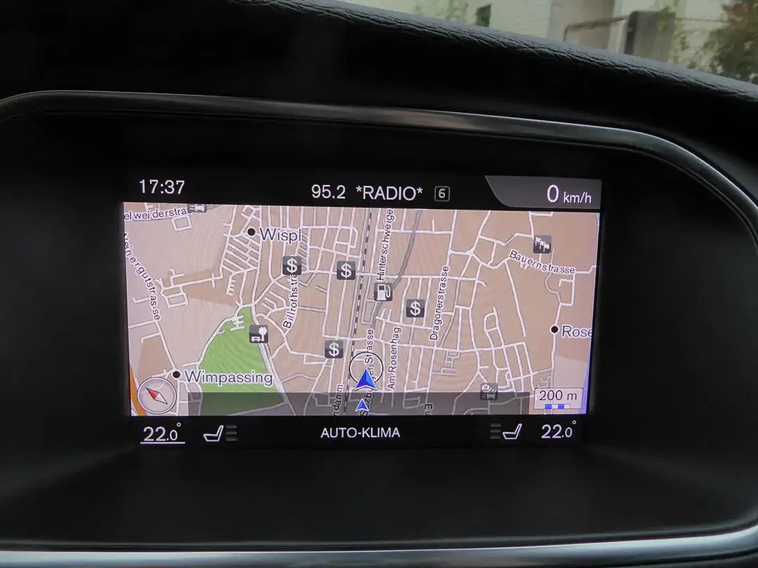 Volvo V40 - Thumbnail 9