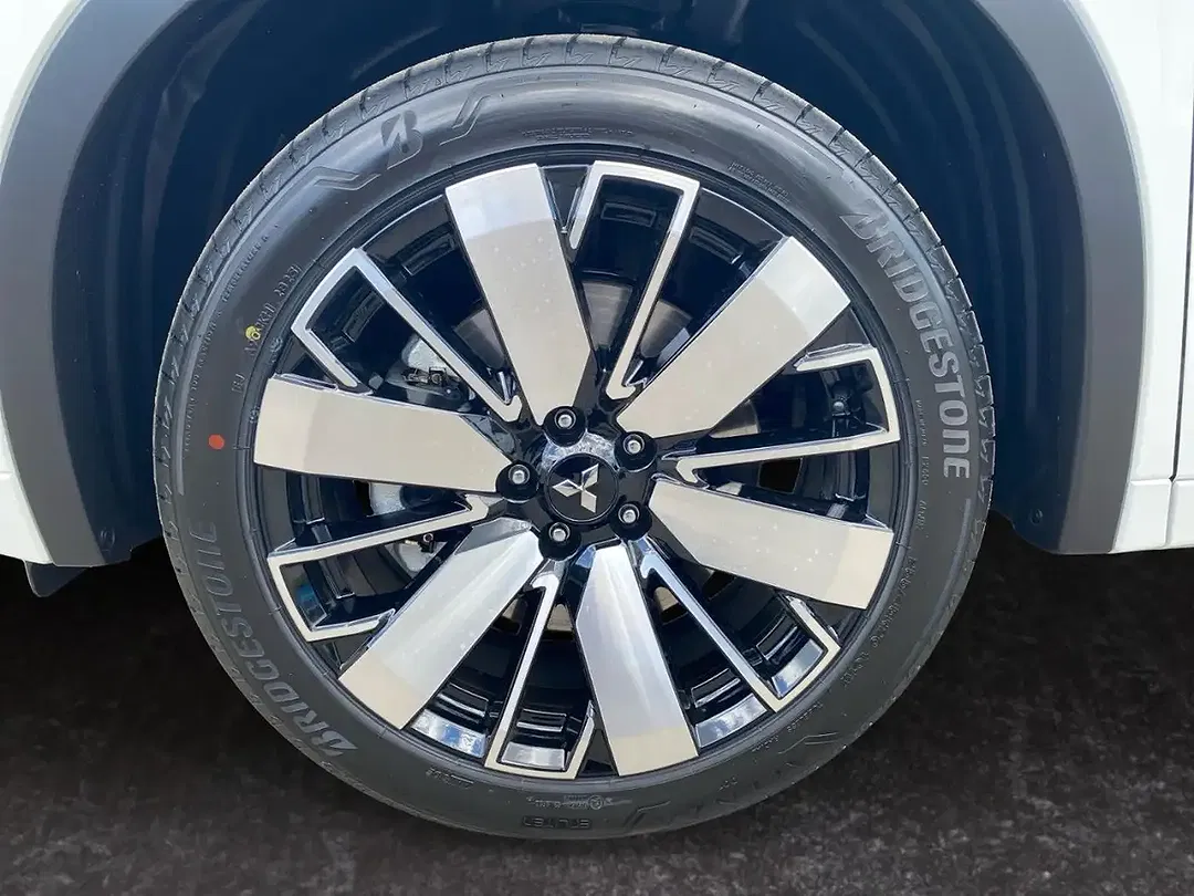 Mitsubishi Outlander - Thumbnail 15