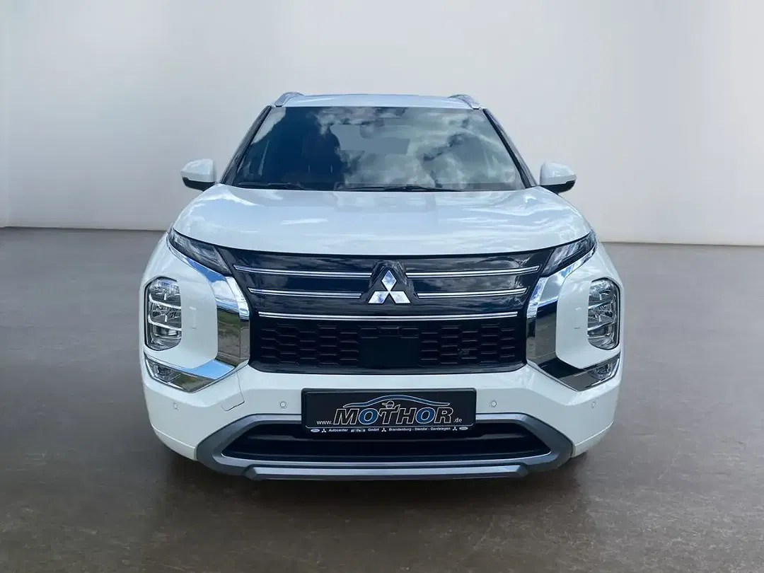 Mitsubishi Outlander - Thumbnail 6