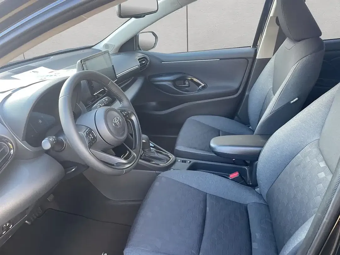 Toyota Yaris - Thumbnail 9
