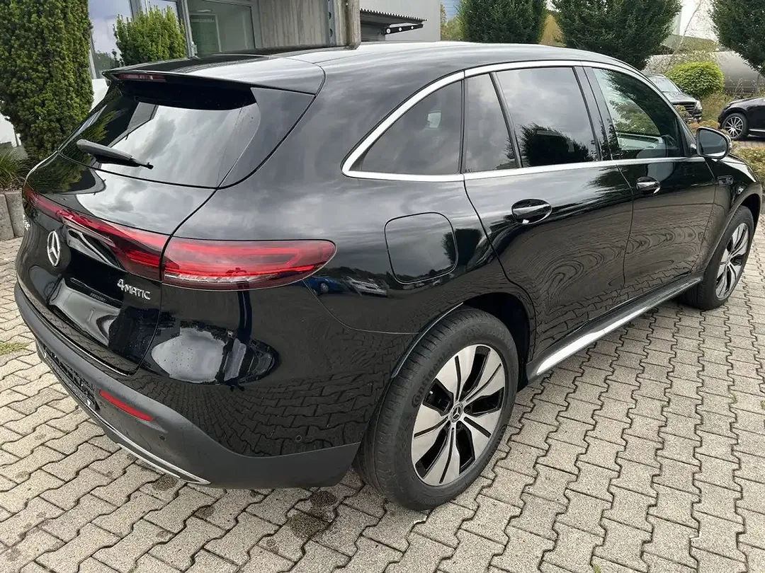 Mercedes-Benz EQC 400 - Thumbnail 4