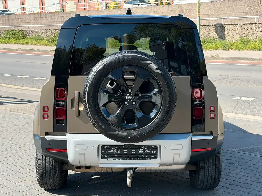Land Rover Defender - Thumbnail 10