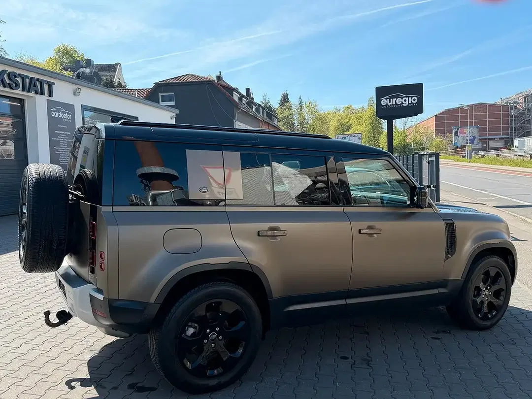 Land Rover Defender - Thumbnail 11