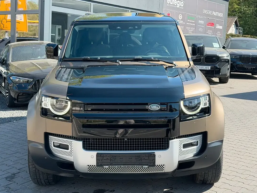 Land Rover Defender - Thumbnail 4