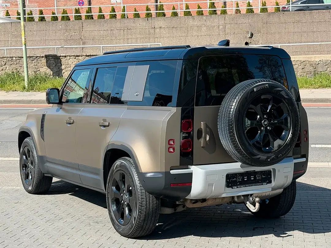 Land Rover Defender - Thumbnail 9
