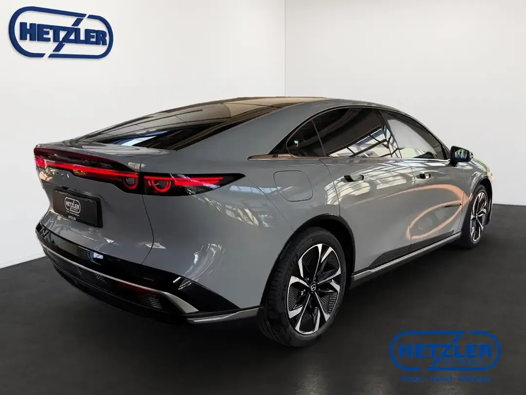 Mazda 6 - Thumbnail 3
