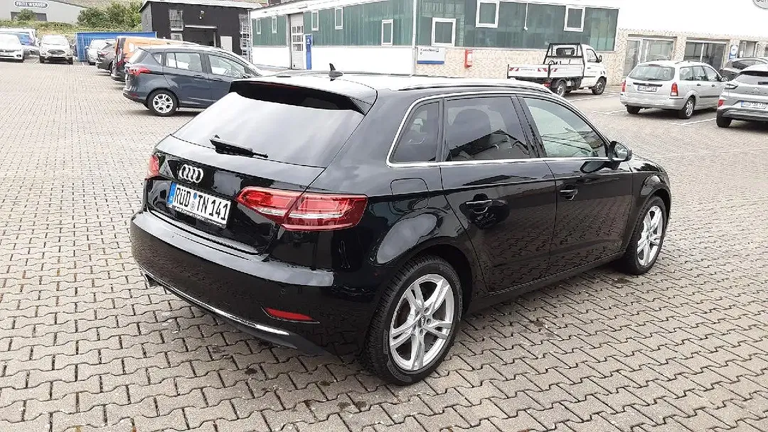 Audi A3 - Thumbnail 4