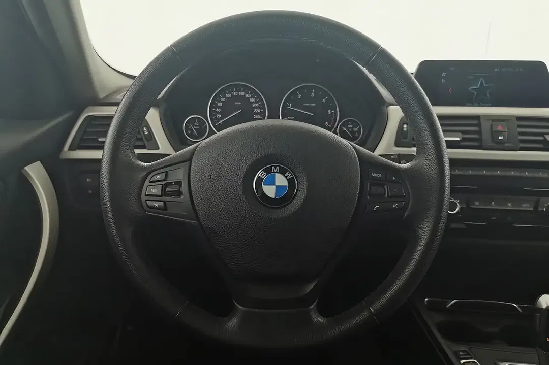 BMW 318 - Thumbnail 13