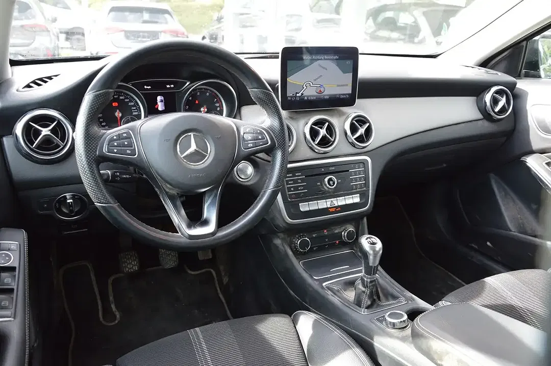 Mercedes-Benz GLA 180 - Thumbnail 10