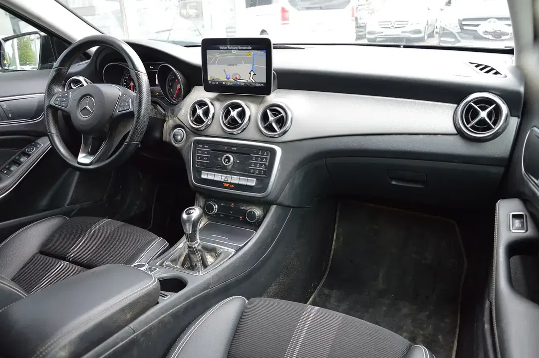 Mercedes-Benz GLA 180 - Thumbnail 11