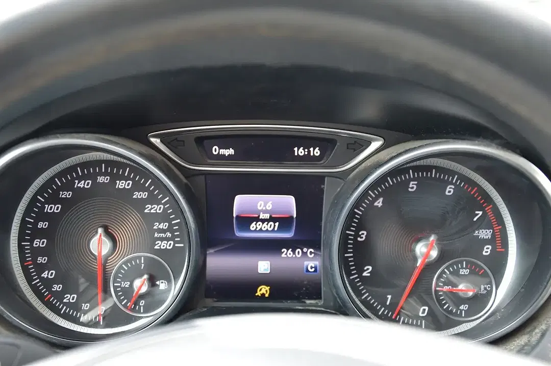Mercedes-Benz GLA 180 - Thumbnail 15