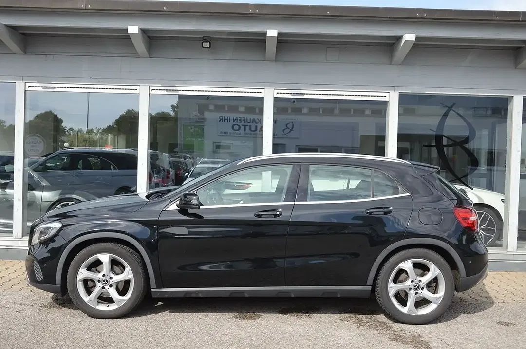 Mercedes-Benz GLA 180 - Thumbnail 2