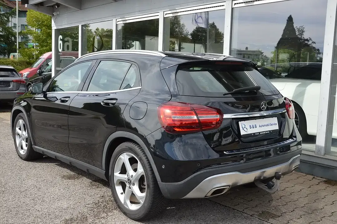 Mercedes-Benz GLA 180 - Thumbnail 3