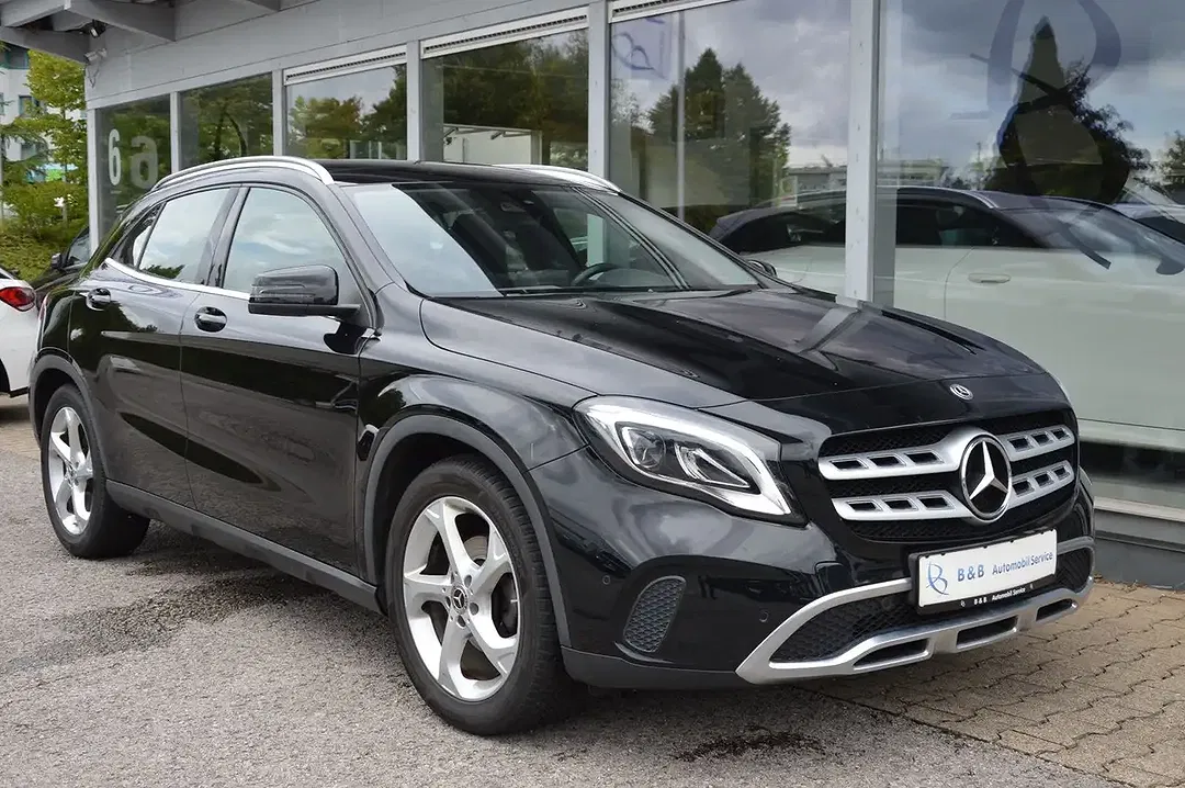 Mercedes-Benz GLA 180 - Thumbnail 4