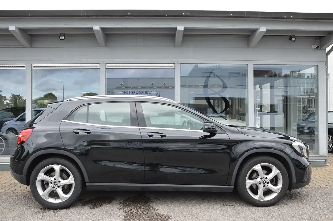 Mercedes-Benz GLA 180 - Thumbnail 5