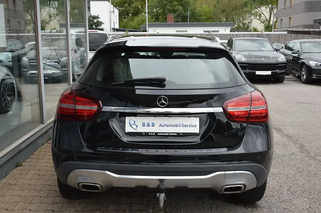 Mercedes-Benz GLA 180 - Thumbnail 8