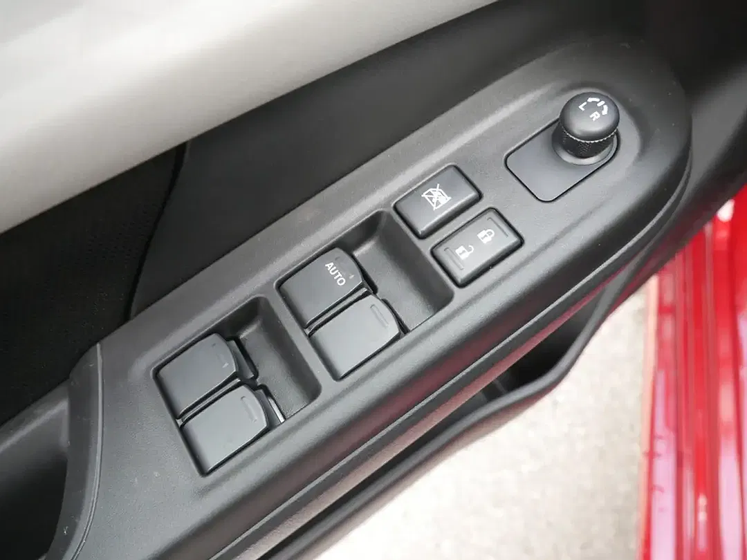 Suzuki Swift - Thumbnail 10