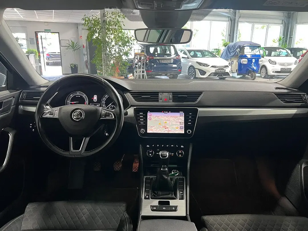 Skoda Superb - Thumbnail 11