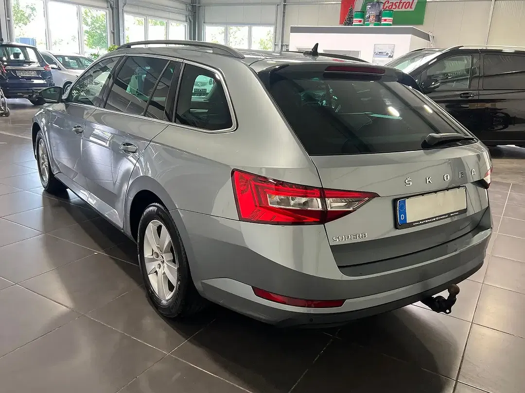 Skoda Superb - Thumbnail 3