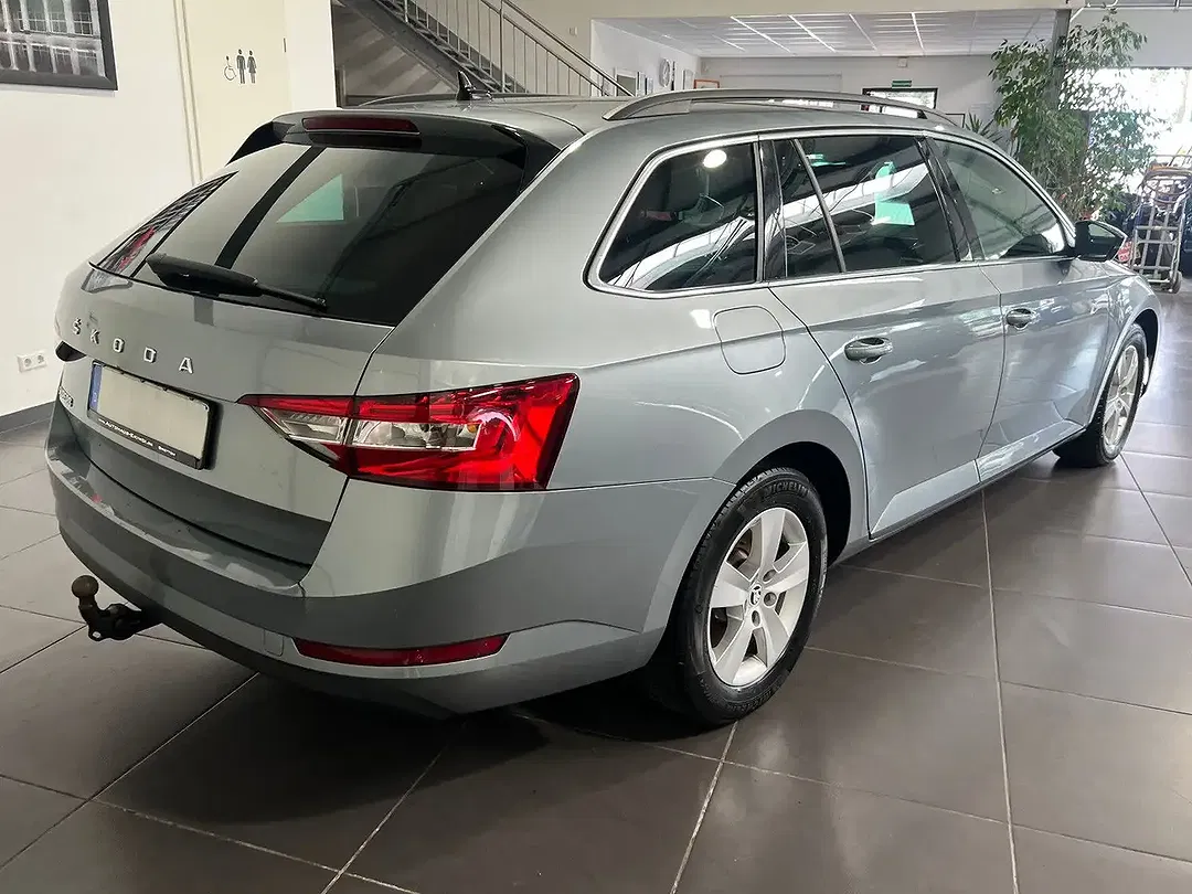 Skoda Superb - Thumbnail 6