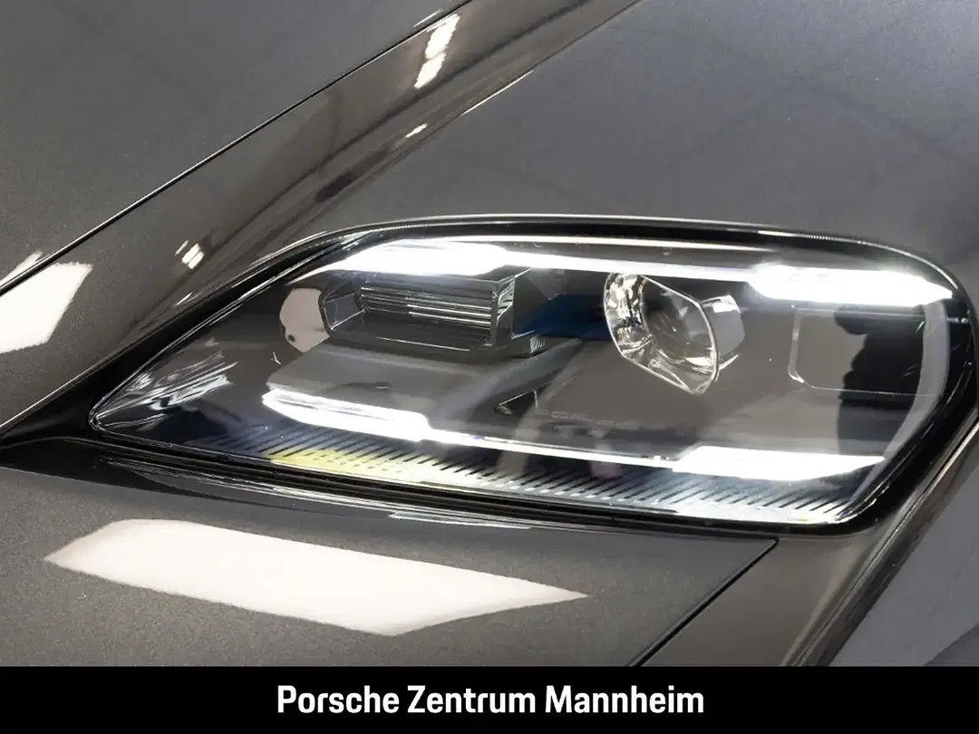 Porsche Taycan - Thumbnail 13
