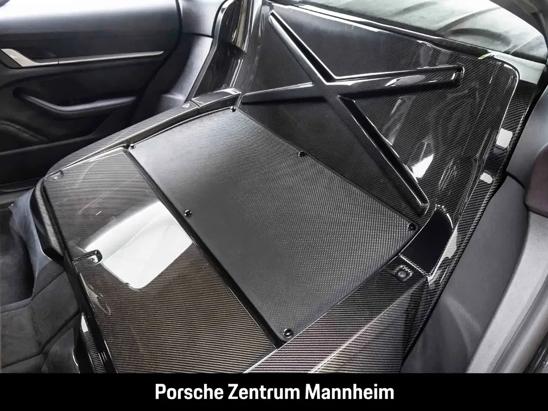 Porsche Taycan - Thumbnail 14