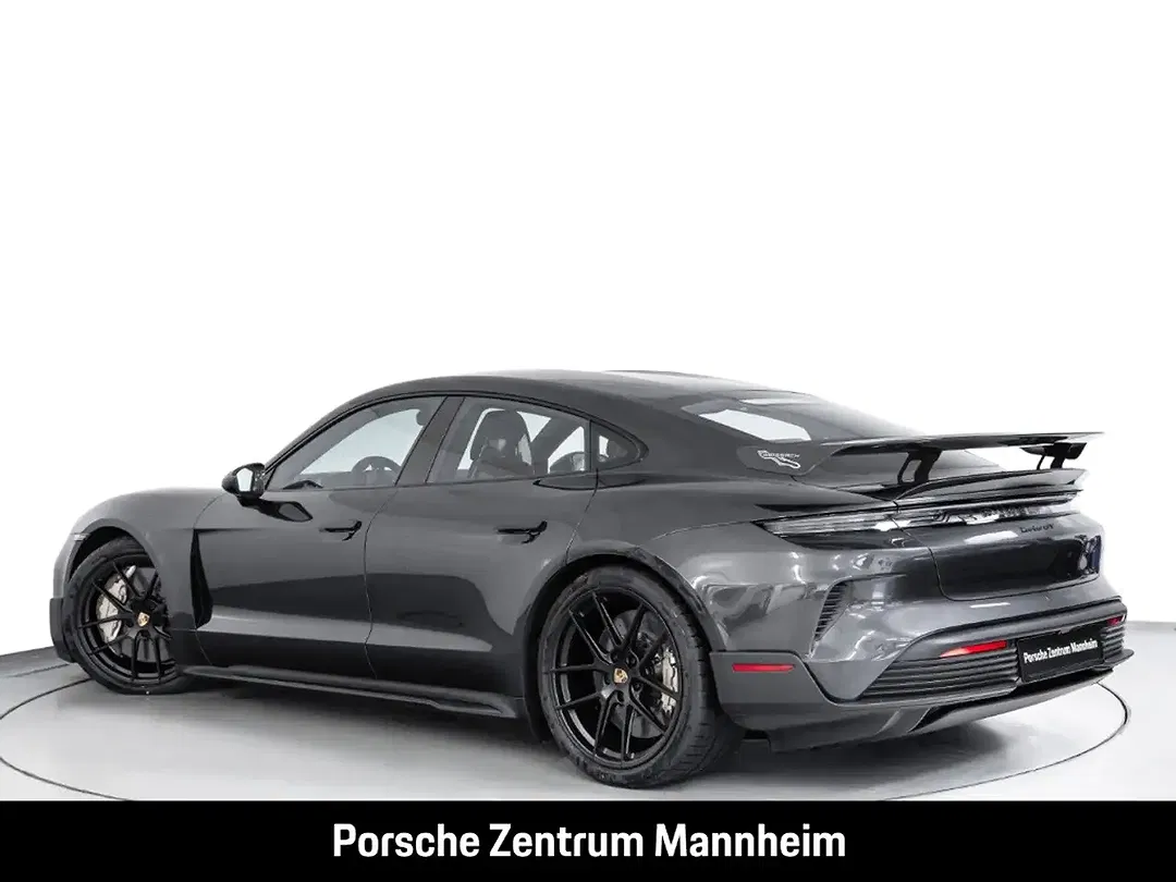 Porsche Taycan - Thumbnail 3
