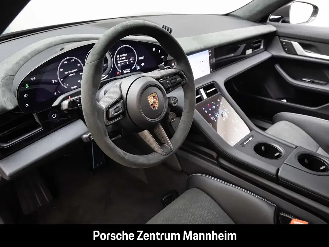 Porsche Taycan - Thumbnail 4