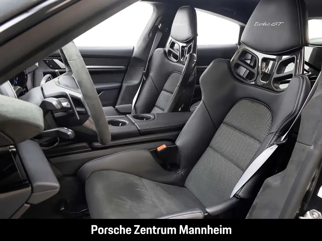 Porsche Taycan - Thumbnail 5