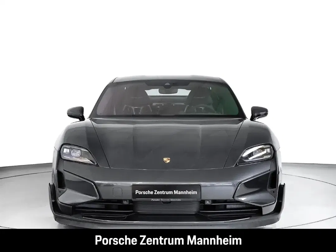Porsche Taycan - Thumbnail 6
