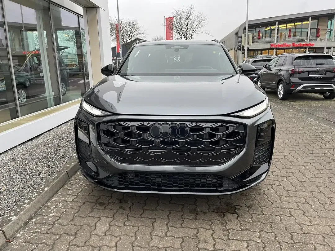 Audi Q3 - Thumbnail 3