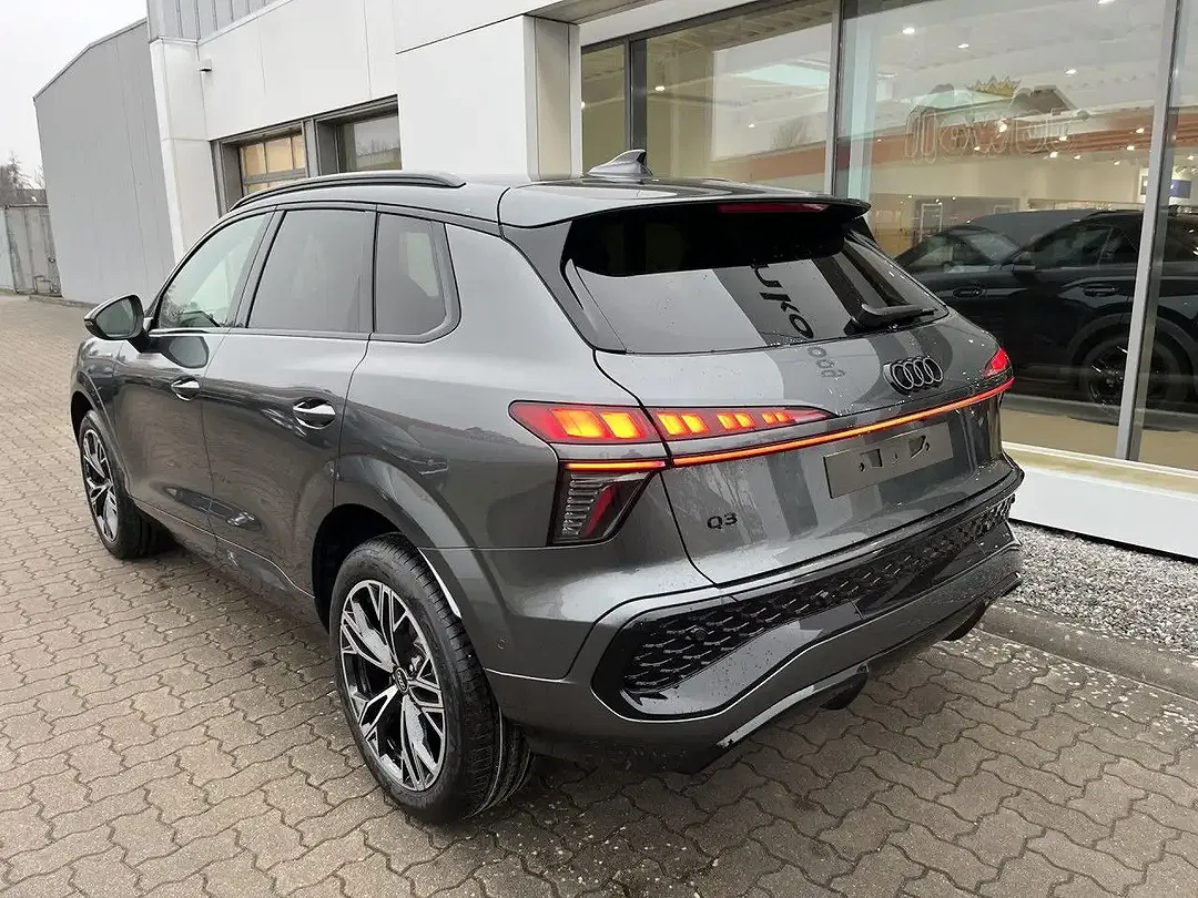 Audi Q3 - Thumbnail 4
