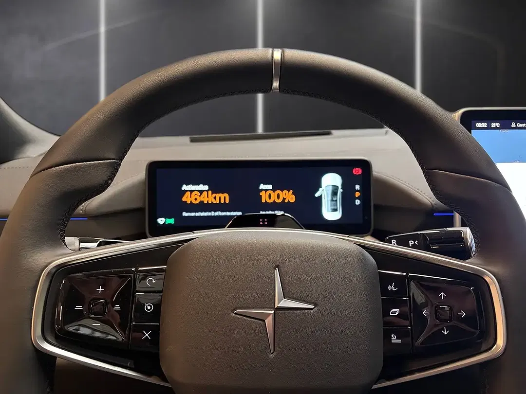Polestar 4 - Thumbnail 8
