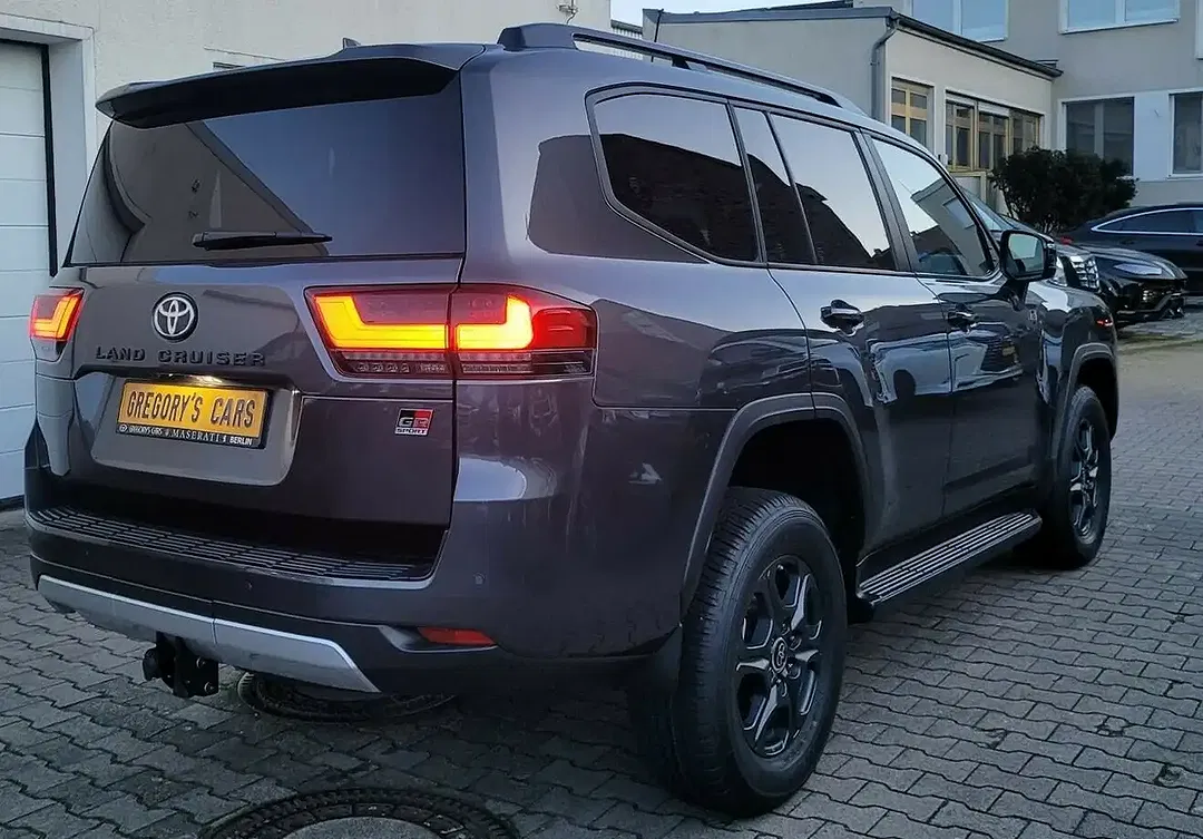 Toyota Land Cruiser - Thumbnail 10