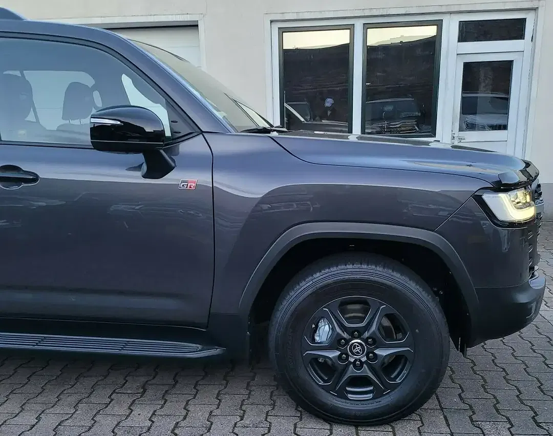 Toyota Land Cruiser - Thumbnail 11